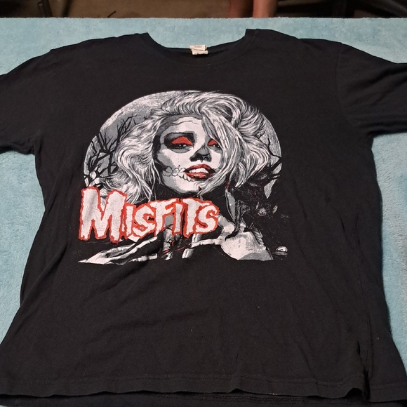 Black Misfits Graphic T-Shirt - Picture 1 of 3